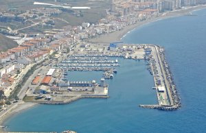 20 x 5.5 Meter Kajplats/Förtöjning Puerto Caleta de Velez Småbåtshamn Till Salu