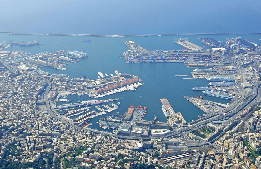24 x 6.3 Meter Kajplats/Förtöjning Genova Småbåtshamn Till Salu