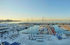 25 Meter Kajplats/Förtöjning Småbåtshamn Port Calanova