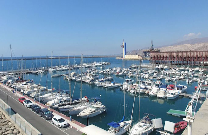 8 x 3.2 Meter Kajplats/Förtöjning Club de Mar Almeria Småbåtshamn Till Salu