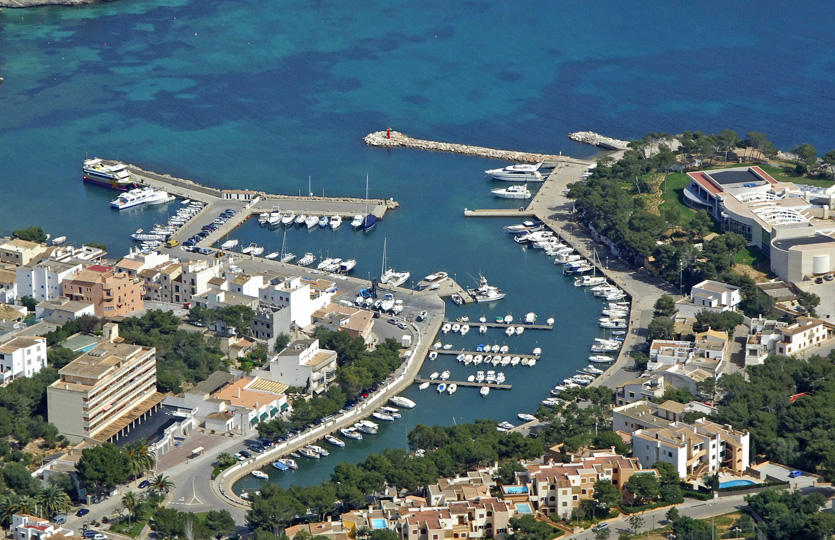 Real Club Nautico Porto Petro Småbåtshamn - Förtöjningar Real Club Nautico Porto Petro Småbåtshamn - Förtöjningar